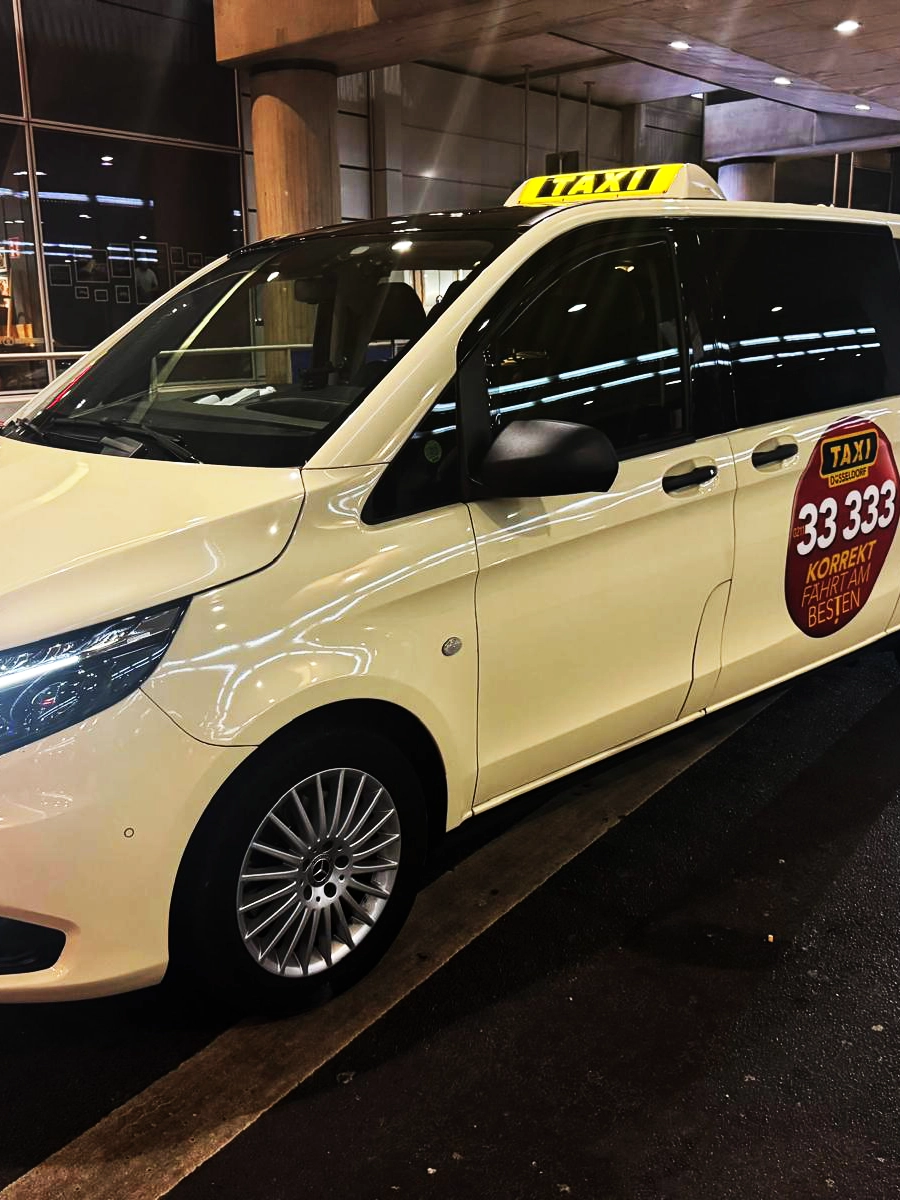 Großraumtaxi & E-Klasse in Düsseldorf